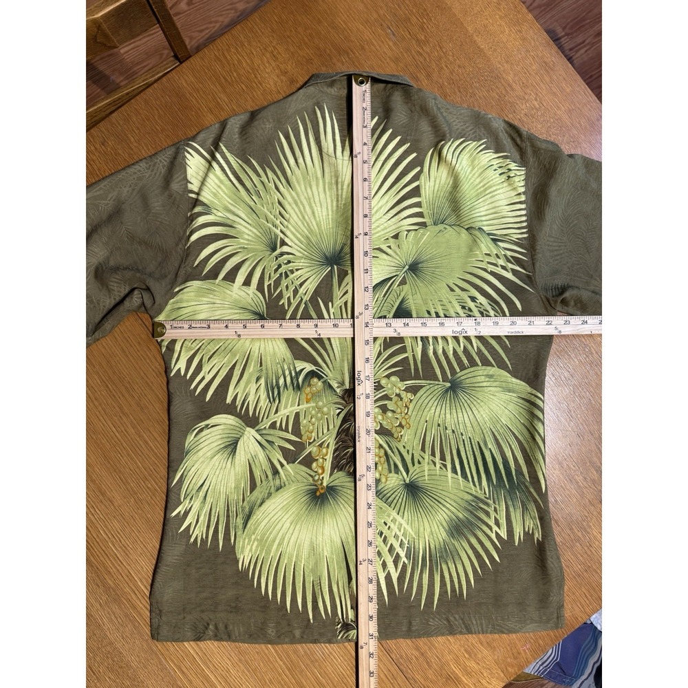 Tommy Bahama Silk Shirt M Olive Palm Tree Back Graphic Hawaiian Camp - Picture 8 of 9